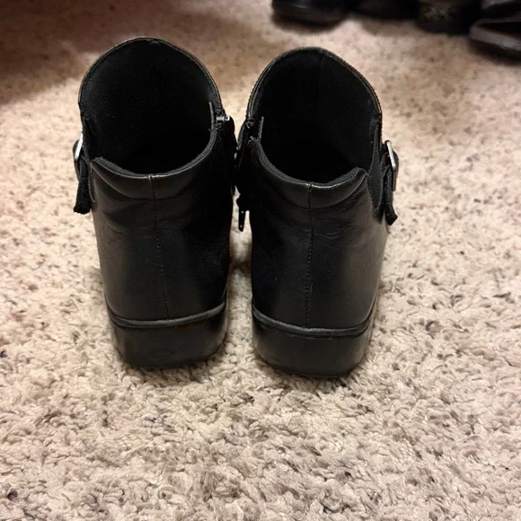 Clarks Black Comfort Ankle Boots Booties side zip size 9 - Picture 5 of 7